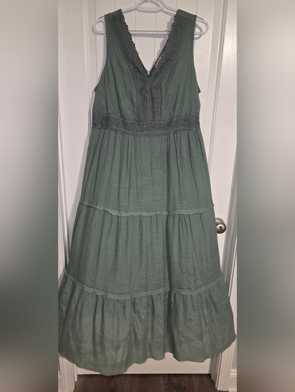 Kings Road Sage Green Tiered Maxi Dress with Lace Trim NWOT 1X ❤️❤️